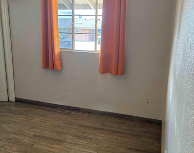 726 W 12th Place - Photo Thumbnail 5