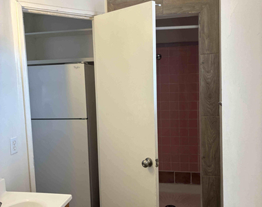 726 W 12th Place - Photo Thumbnail 6