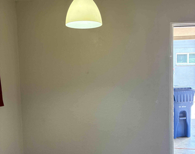726 W 12th Place - Photo Thumbnail 15