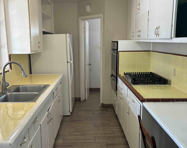 726 W 12th Place - Photo Thumbnail 17