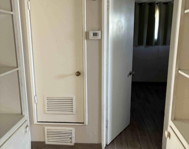 726 W 12th Place - Photo Thumbnail 8