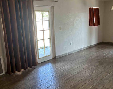726 W 12th Place - Photo Thumbnail 13