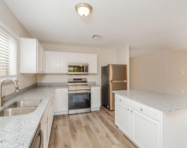 15804 W Port Au Prince Lane - Photo Thumbnail 5
