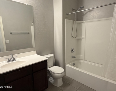 3214 N Pleasant View Lane - Photo Thumbnail 5