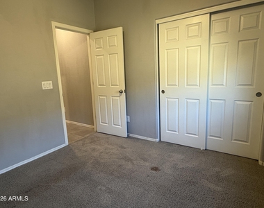 3214 N Pleasant View Lane - Photo Thumbnail 8