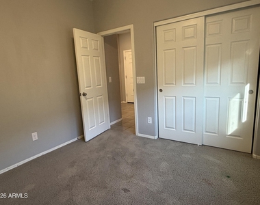 3214 N Pleasant View Lane - Photo Thumbnail 6