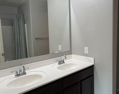 3214 N Pleasant View Lane - Photo Thumbnail 10