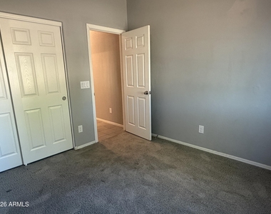3214 N Pleasant View Lane - Photo Thumbnail 4