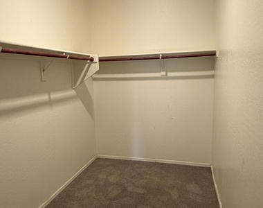 3214 N Pleasant View Lane - Photo Thumbnail 11