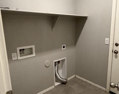 3214 N Pleasant View Lane - Photo Thumbnail 7