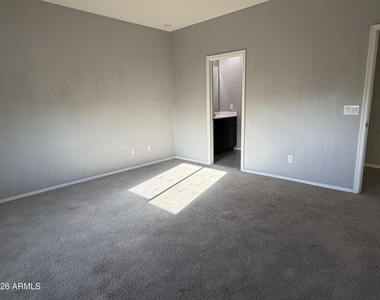 3214 N Pleasant View Lane - Photo Thumbnail 9