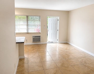 824 Ne 16th Street - Photo Thumbnail 2