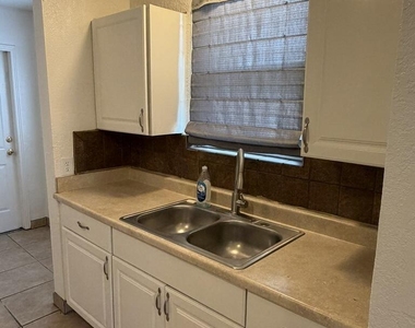 2126 E Harvard Street - Photo Thumbnail 4