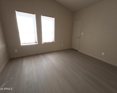 40709 N 253rd Avenue - Photo Thumbnail 8