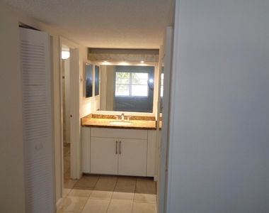 4394 Nw 9th Avenue - Photo Thumbnail 13