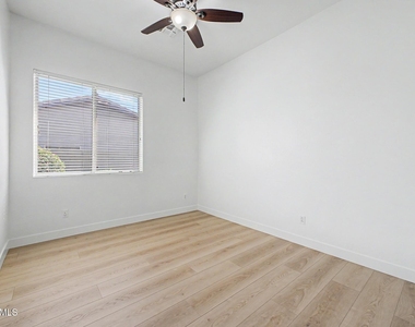 41008 N Republic Way - Photo Thumbnail 36
