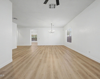 41008 N Republic Way - Photo Thumbnail 10