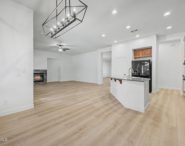 41008 N Republic Way - Photo Thumbnail 22