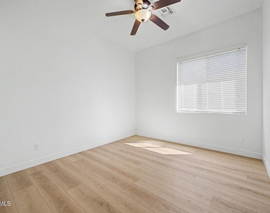 41008 N Republic Way - Photo Thumbnail 38
