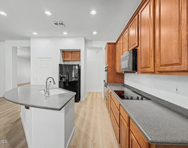 41008 N Republic Way - Photo Thumbnail 17