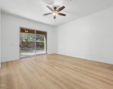 41008 N Republic Way - Photo Thumbnail 28