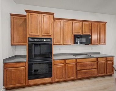 41008 N Republic Way - Photo Thumbnail 19