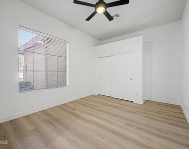 41008 N Republic Way - Photo Thumbnail 34