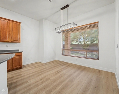 41008 N Republic Way - Photo Thumbnail 21