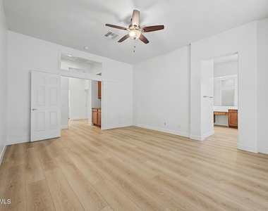 41008 N Republic Way - Photo Thumbnail 27