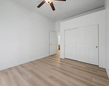41008 N Republic Way - Photo Thumbnail 37