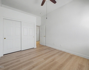 41008 N Republic Way - Photo Thumbnail 35