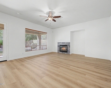 41008 N Republic Way - Photo Thumbnail 2