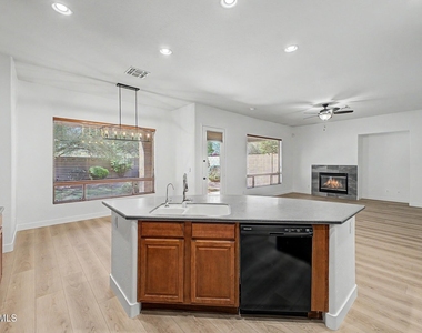 41008 N Republic Way - Photo Thumbnail 16