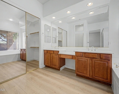 41008 N Republic Way - Photo Thumbnail 29