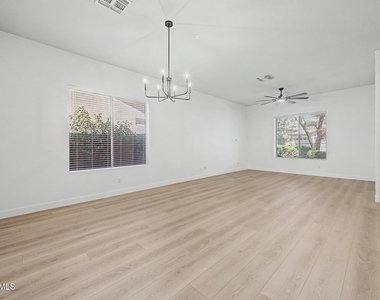 41008 N Republic Way - Photo Thumbnail 13