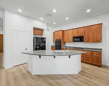 41008 N Republic Way - Photo Thumbnail 15