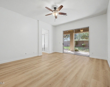 41008 N Republic Way - Photo Thumbnail 23