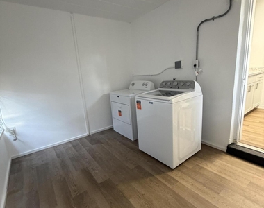 1721 Ne 52nd Street - Photo Thumbnail 8