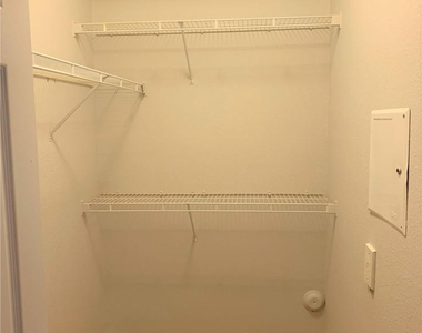 533 Ne 3rd Avenue - Photo Thumbnail 6