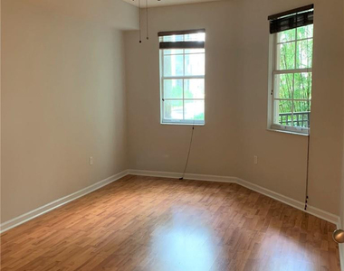 533 Ne 3rd Avenue - Photo Thumbnail 4