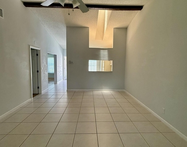 2054 Sw Silver Pine Way - Photo Thumbnail 11