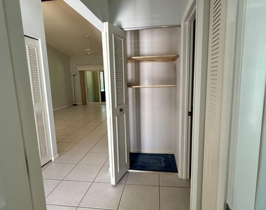 2054 Sw Silver Pine Way - Photo Thumbnail 12