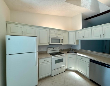 2054 Sw Silver Pine Way - Photo Thumbnail 5