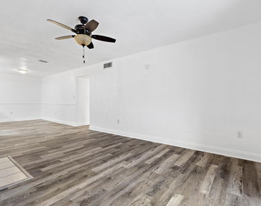 12658 Kenwood Lane - Photo Thumbnail 3