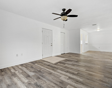 12658 Kenwood Lane - Photo Thumbnail 4