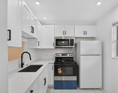 5061 W Oakland Park Boulevard - Photo Thumbnail 2