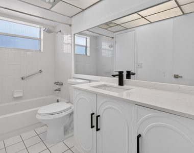 5061 W Oakland Park Boulevard - Photo Thumbnail 8