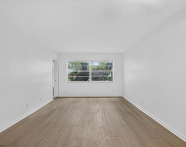 5061 W Oakland Park Boulevard - Photo Thumbnail 1