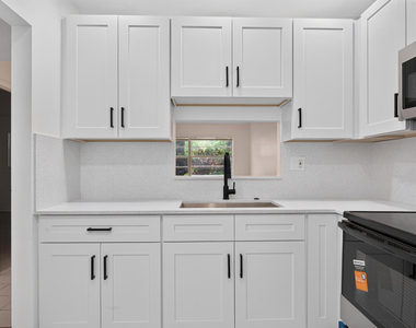 5061 W Oakland Park Boulevard - Photo Thumbnail 4