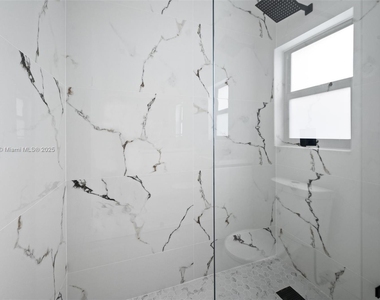 679 Sw 17th Court - Photo Thumbnail 11